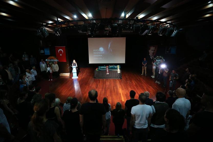 Küçük İskender son yolculuğuna uğurlandı
