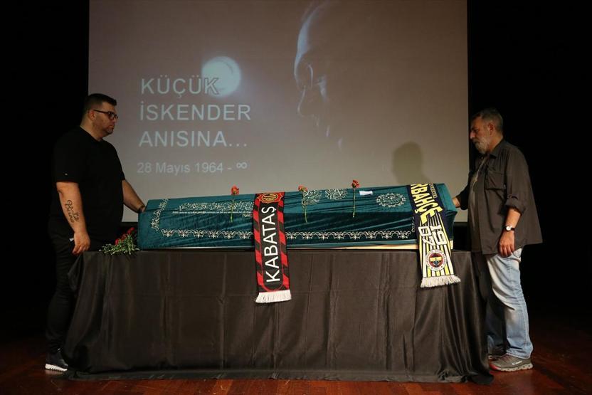 Küçük İskender son yolculuğuna uğurlandı