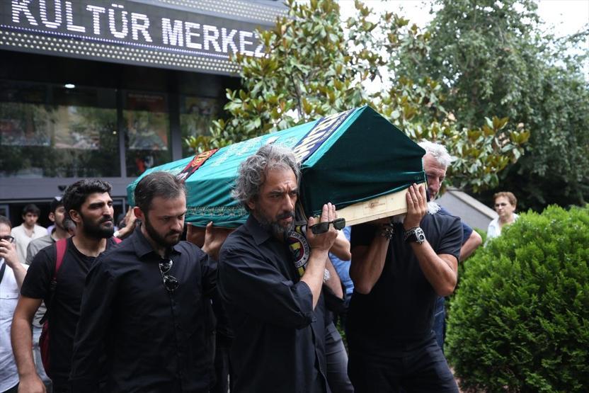 Küçük İskender son yolculuğuna uğurlandı