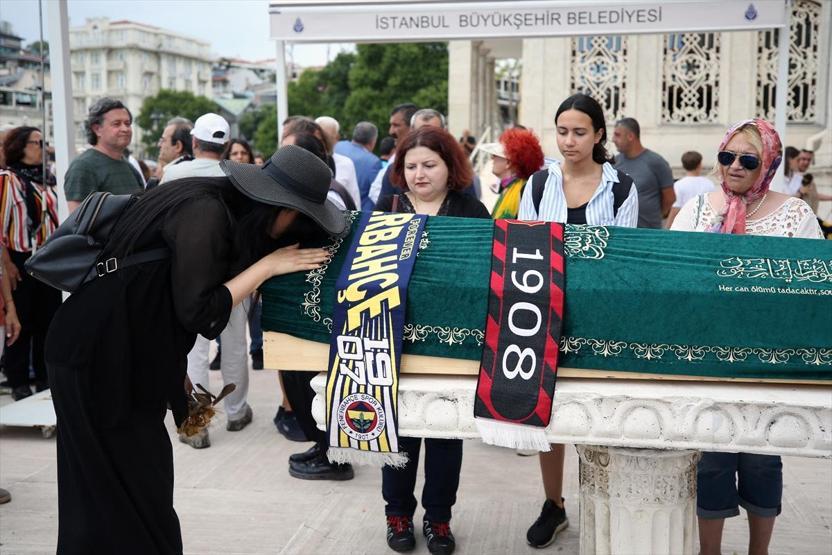 Küçük İskender son yolculuğuna uğurlandı