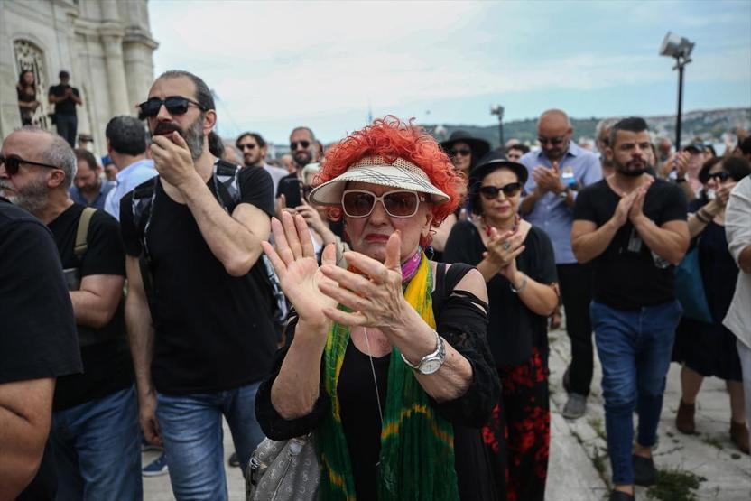 Küçük İskender son yolculuğuna uğurlandı