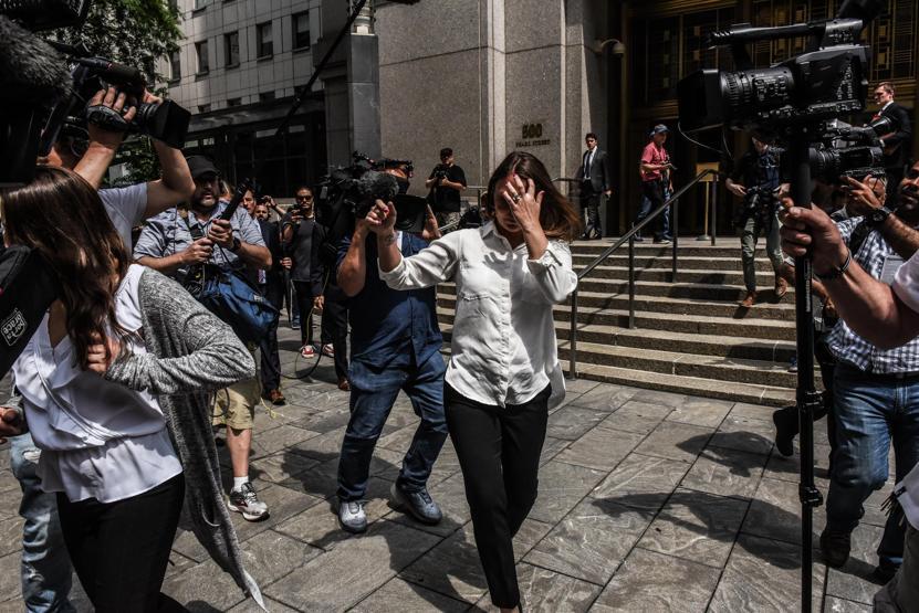 Tutuklanan ünlü milyarder Jeffrey Epstein hakkında şoke eden detaylar: Böyle tuzak kurmuş