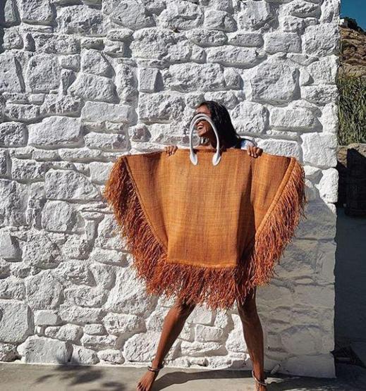 Eda Taşpınar kumlara 8 bin TL gömdü