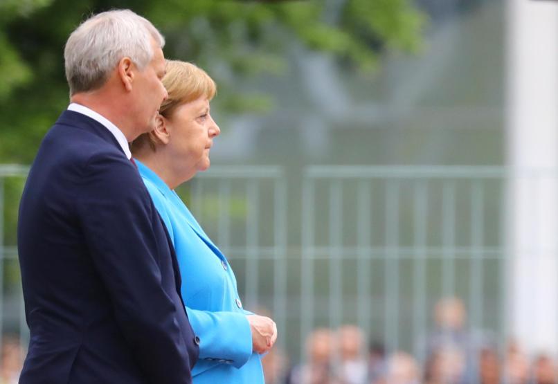 Almanya Başbakanı Angela Merkel üçüncü kez titredi