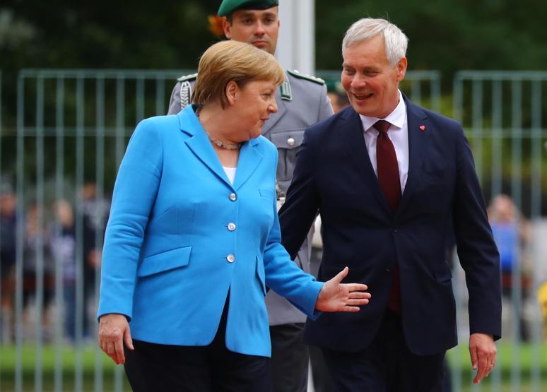Almanya Başbakanı Angela Merkel üçüncü kez titredi