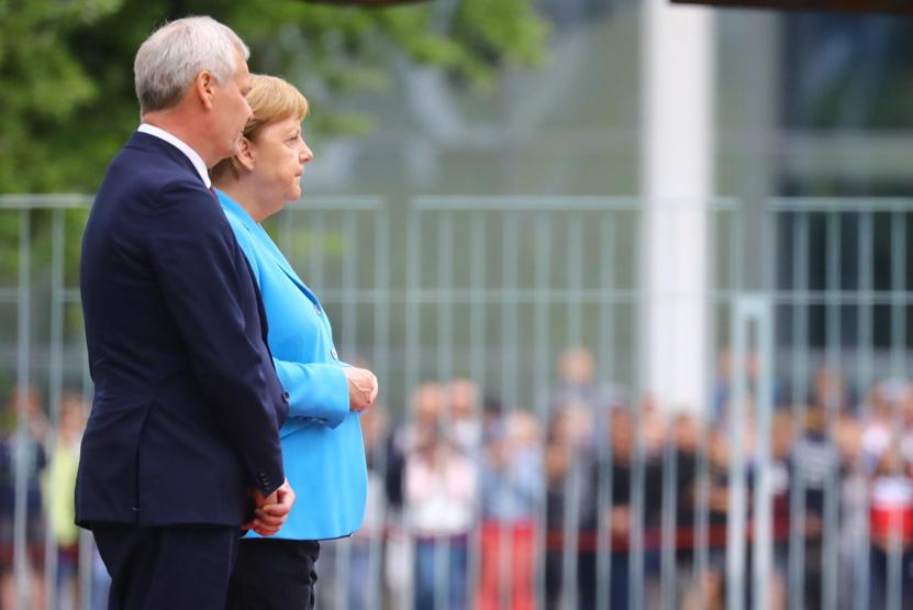 Almanya Başbakanı Angela Merkel üçüncü kez titredi