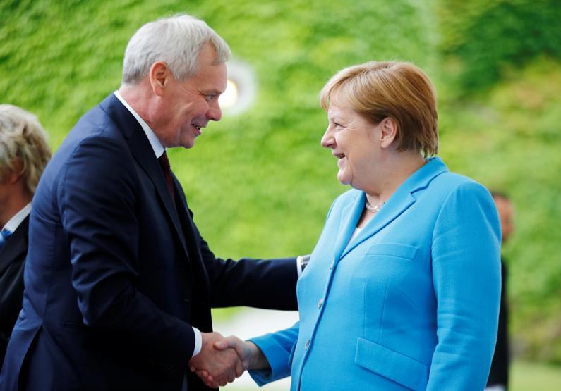 Almanya Başbakanı Angela Merkel üçüncü kez titredi
