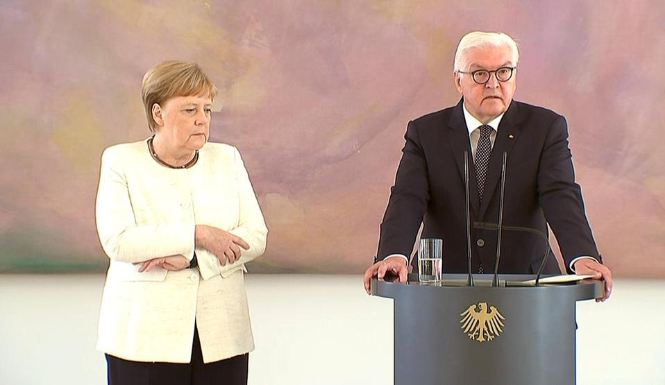 Almanya Başbakanı Angela Merkel üçüncü kez titredi
