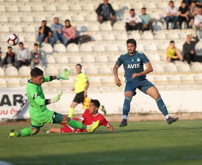 Fenerbahçede genç futbolcular Ersun Yanalın gözüne girdi