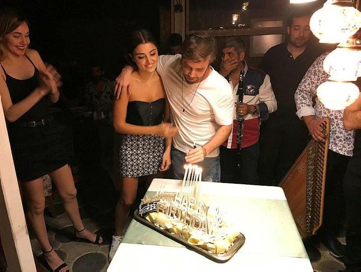 Hande Erçel-Murat Dalkılıç çiftinden evlilik sinyali