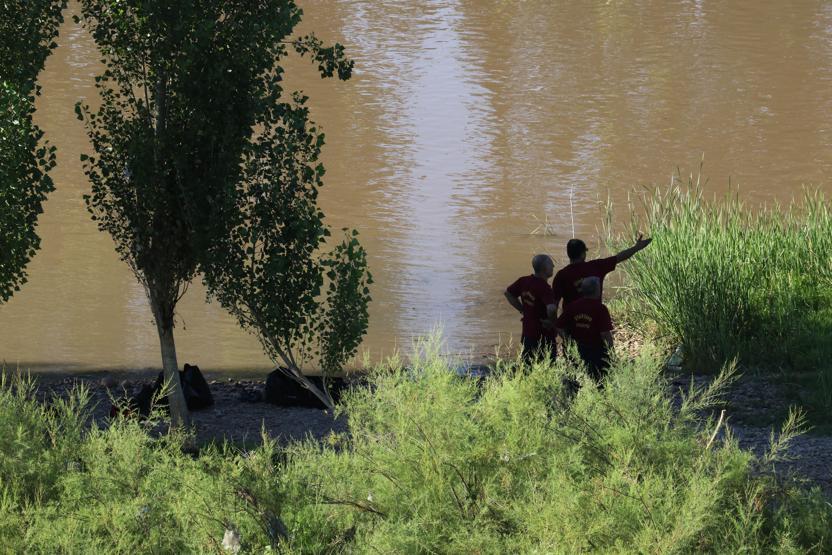Serinlemek için girdiği nehirde boğuldu Yakınları sinir krizi geçirdi