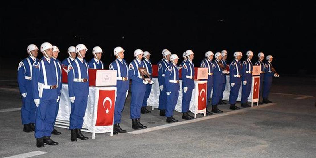 Hakkaride şehit askerler için tören düzenlendi