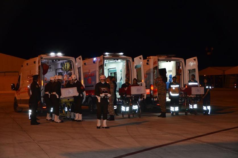 Hakkaride şehit askerler için tören düzenlendi