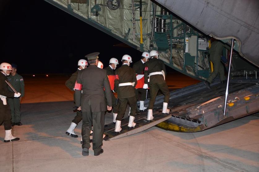 Hakkaride şehit askerler için tören düzenlendi