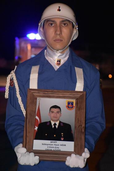 Hakkaride şehit askerler için tören düzenlendi