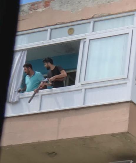 Beylikdüzünde yıkım gerginliği Av tüfeği ve tabanca gösterdiler