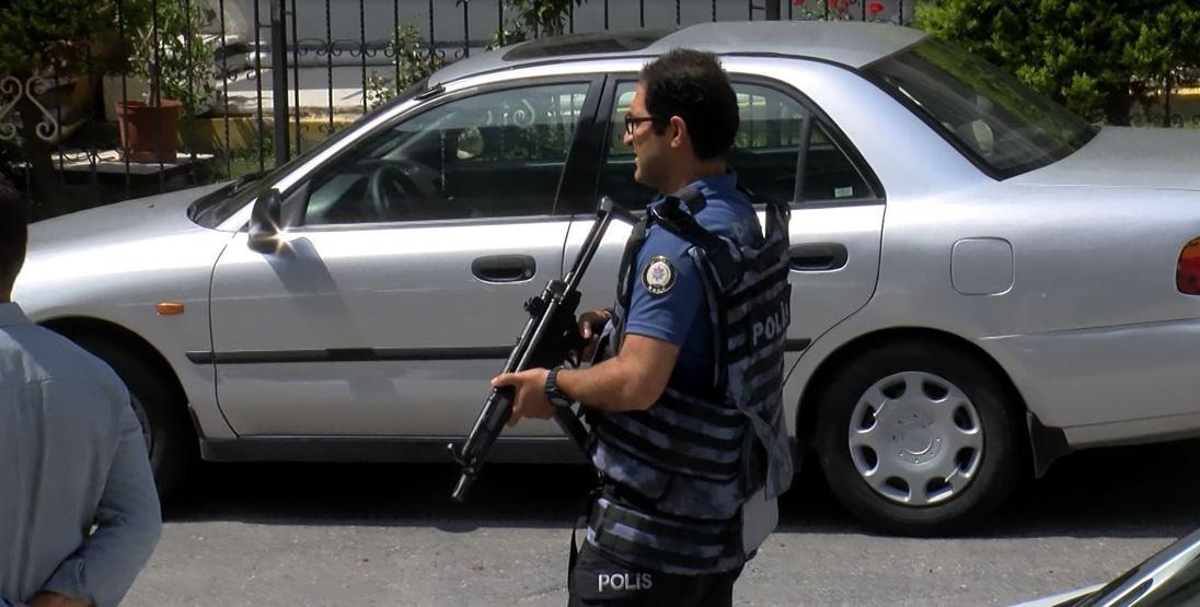 Beylikdüzünde yıkım gerginliği Av tüfeği ve tabanca gösterdiler