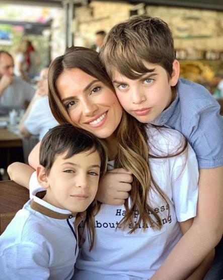 İki çocuk annesi Yüksel Ak fit görüntüsüyle dikkat çekti