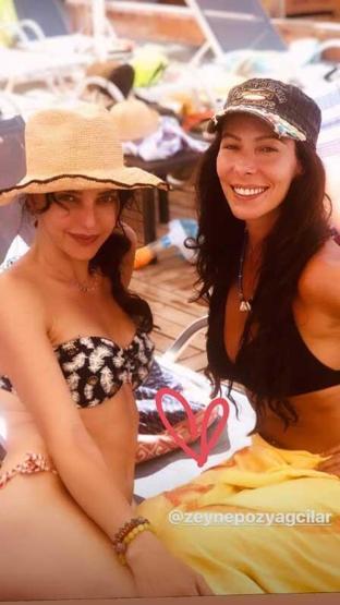 Hande Ataiziden bikini şov