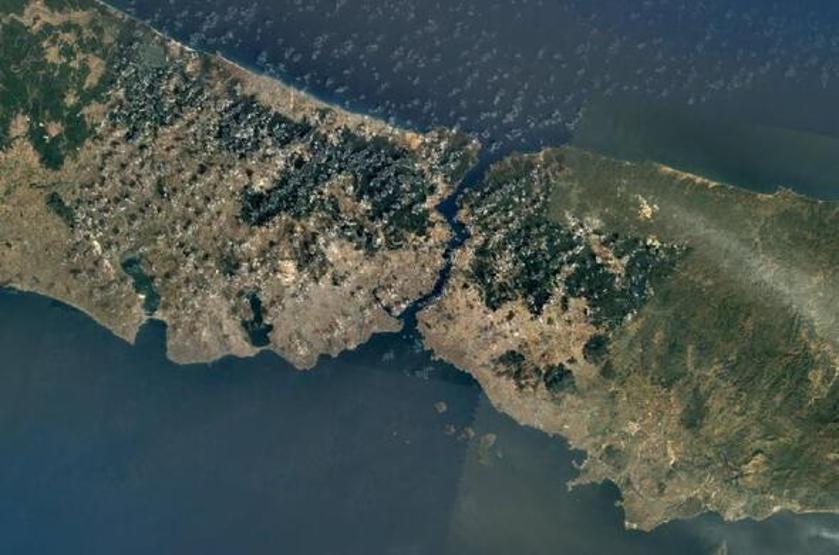 NASAnın Kızıl Gezegendeki göz bebeği böyle görüntülendi