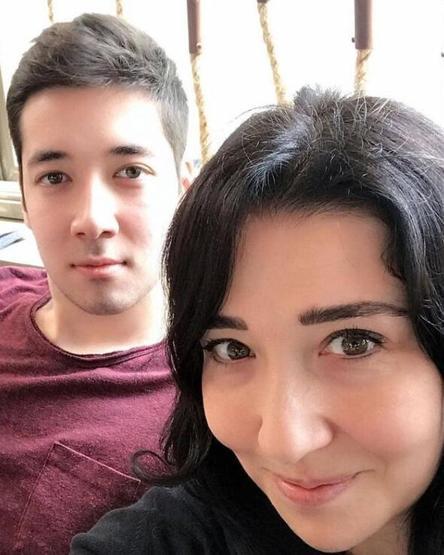 Abla kardeş değil, anne oğul