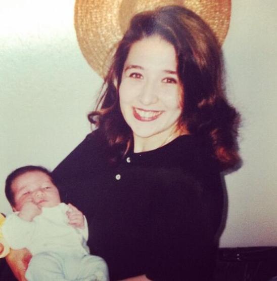 Abla kardeş değil, anne oğul