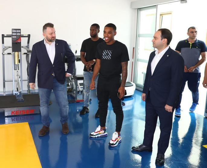 Rodrigues transferi ülkeyi karıştırdı