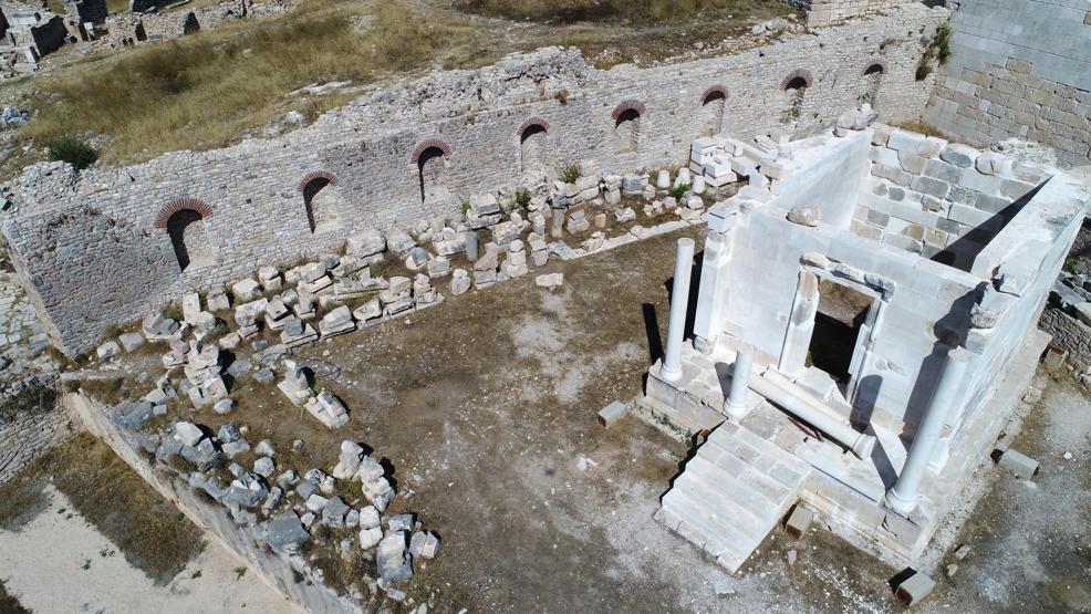 Fırtına uçurdu, restorasyondaki hata ortaya çıktı