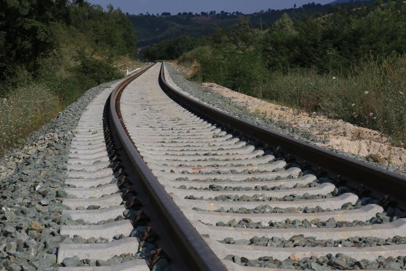 İlk kazmayı Atatürkün vurduğu yenilenen demiryolu hattı açılıyor