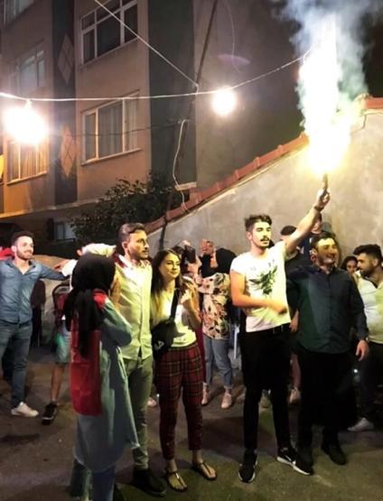 İstanbulda şoke eden görüntüler: Tünel kapatıp havaya ateş açtılar