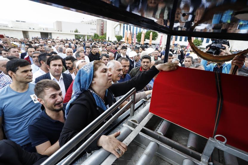 Erbil’de şehit düşen Türk diplomat son yolculuğuna uğurlandı