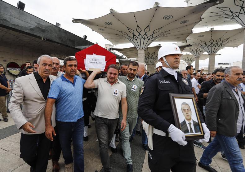 Erbil’de şehit düşen Türk diplomat son yolculuğuna uğurlandı