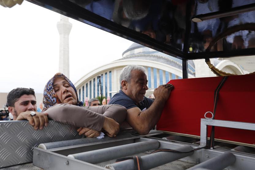 Erbil’de şehit düşen Türk diplomat son yolculuğuna uğurlandı