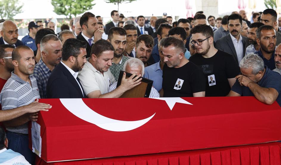 Erbil’de şehit düşen Türk diplomat son yolculuğuna uğurlandı