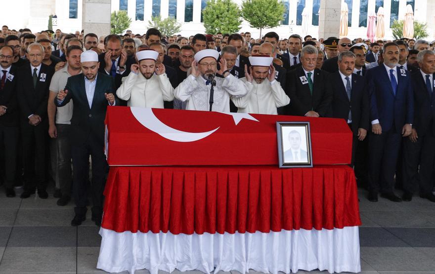 Erbil’de şehit düşen Türk diplomat son yolculuğuna uğurlandı