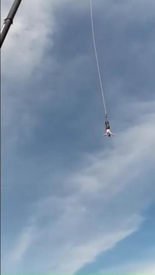 Bungee jumping halatı koptu, 30 metreden aşağı düştü