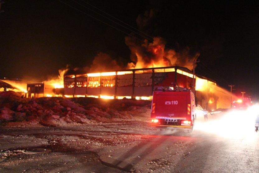 Gaziantepte fabrika yangını 30 araç 50 itfaiyeci müdahale etti