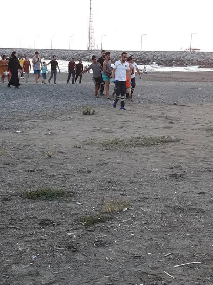 İnsan zinciri oluşturup hayat kurtardılar