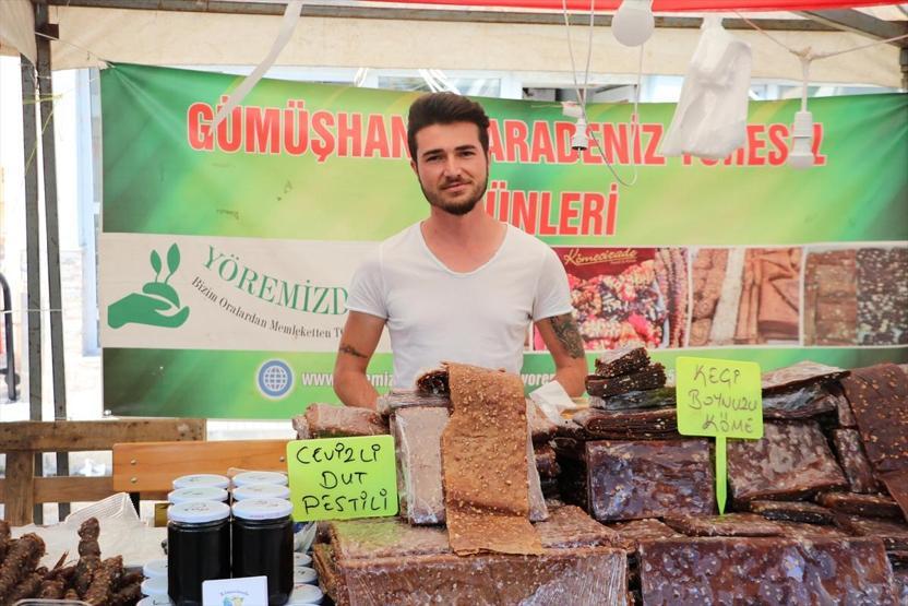Yöresel lezzetleri tanıtmak için 8 yıldır Türkiyeyi karış karış geziyorlar