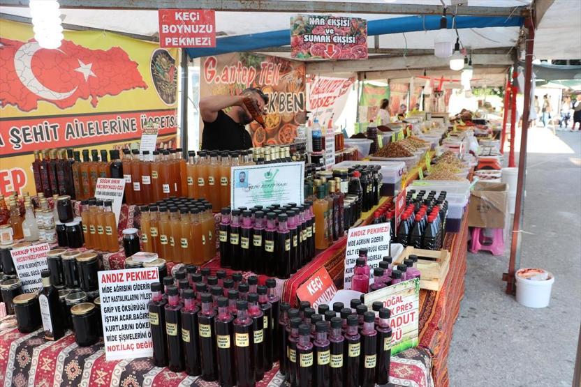Yöresel lezzetleri tanıtmak için 8 yıldır Türkiyeyi karış karış geziyorlar
