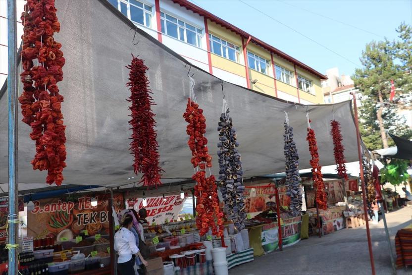 Yöresel lezzetleri tanıtmak için 8 yıldır Türkiyeyi karış karış geziyorlar