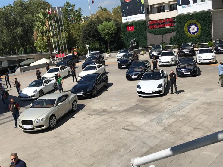 İstanbulda 40 milyon liralık kaçak lüks araç operasyonu