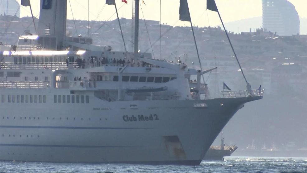 Dünyanın en büyük yelkenli kruvaziyer gemilerinden biri İstanbula demirledi