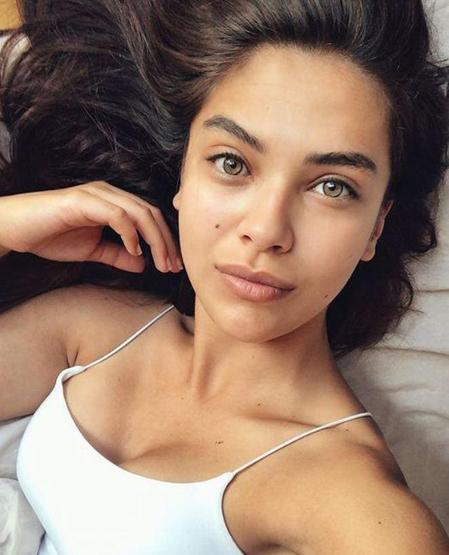 Biran Damla Yılmaz, bikinili fotoğrafıyla büyüledi
