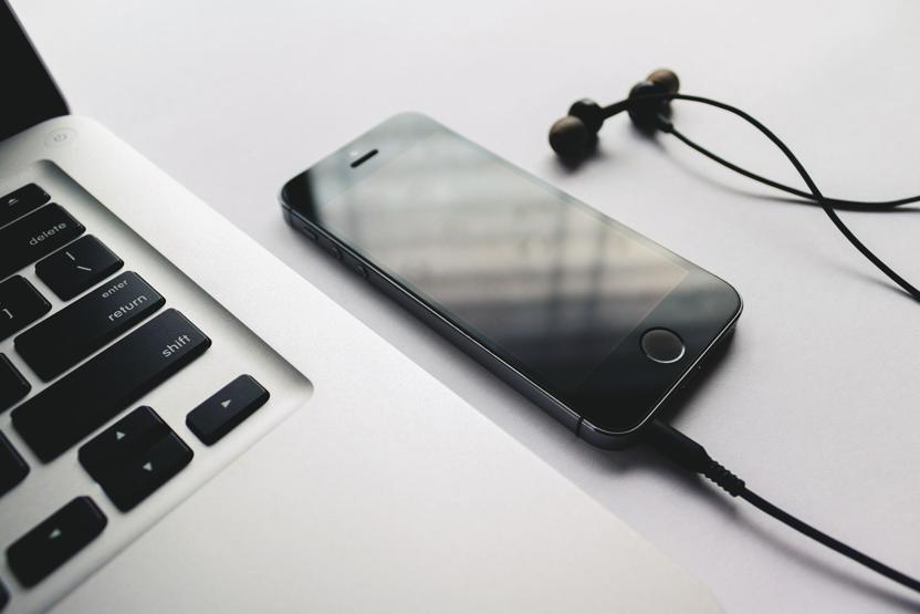 Cep telefonu ile konuşurken kulaklık kullanıyorsanız dikkat