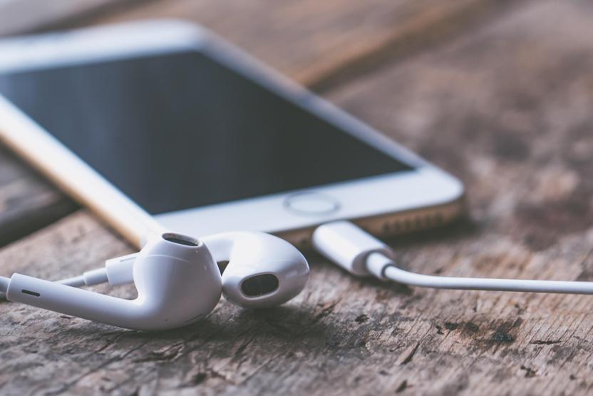 Cep telefonu ile konuşurken kulaklık kullanıyorsanız dikkat