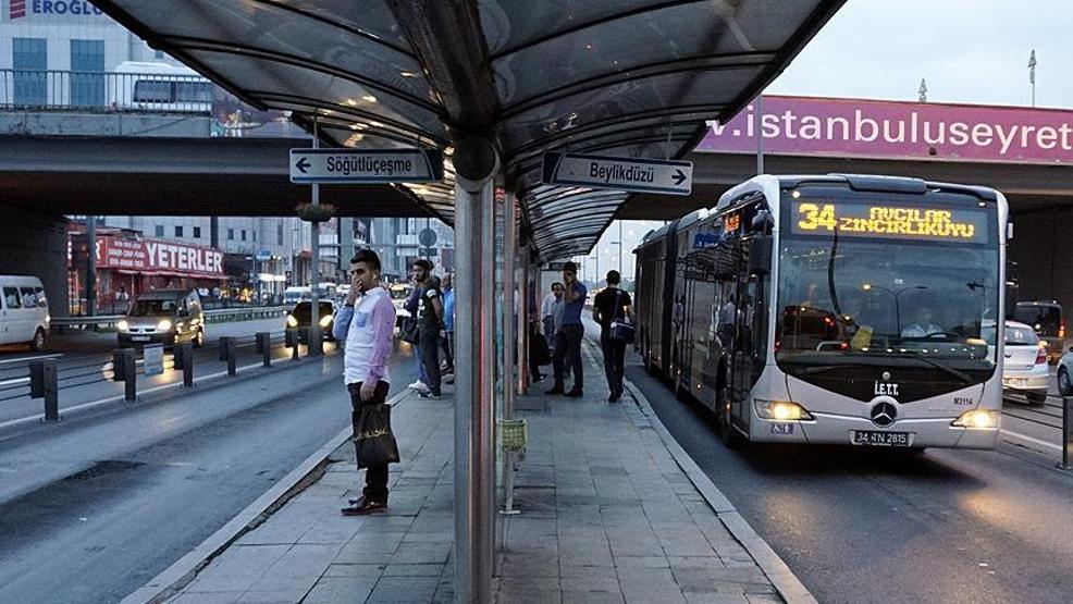 Metrobüste iğrenç olay Çığlık atarak elinden kurtuldu