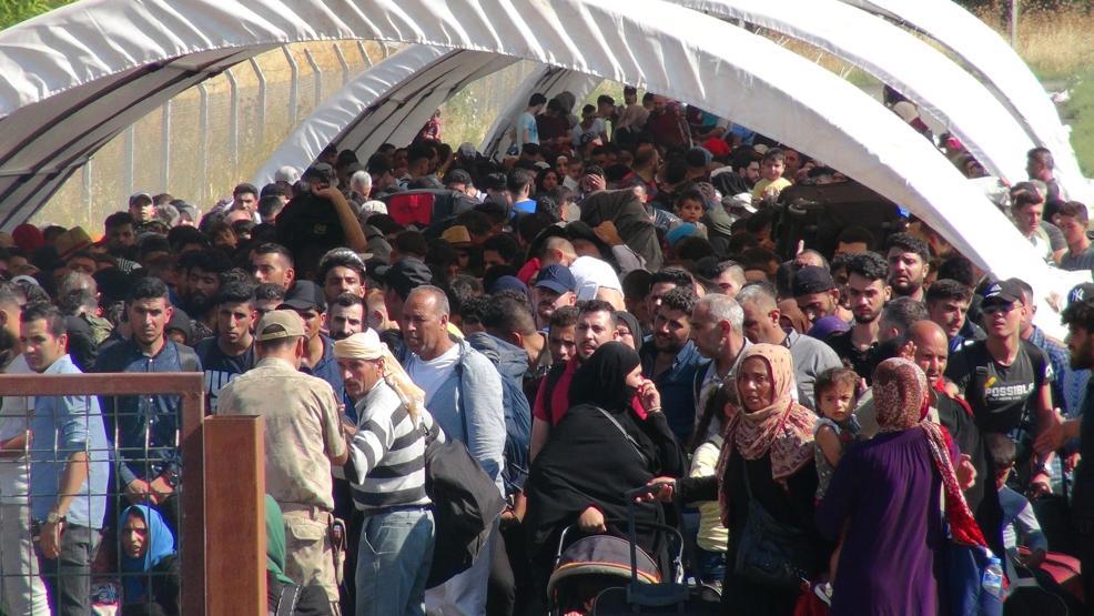 Öncüpınarda bayram öncesi yoğunluk Giden Suriyeli sayısı 8 bin oldu