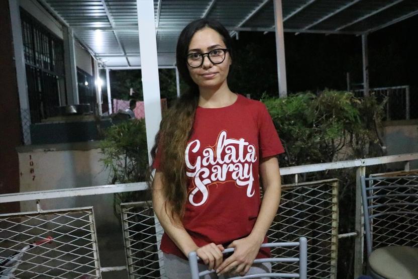 Hatayda kurtarılmaya çalışılan inatçı kedi yakalandı