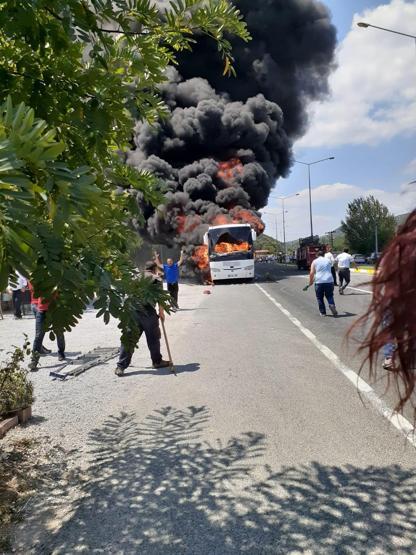Son dakika haberleri... Balıkesirde yolcu otobüsü yandı: 2si çocuk 5 kişi öldü